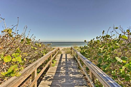 Cozy Cocoa Beach Bungalow - Walk To Beach And Pier!