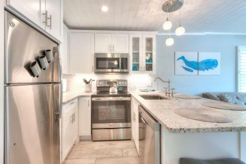 Island Vibes III - Weekly Vacation Rental Cottage
