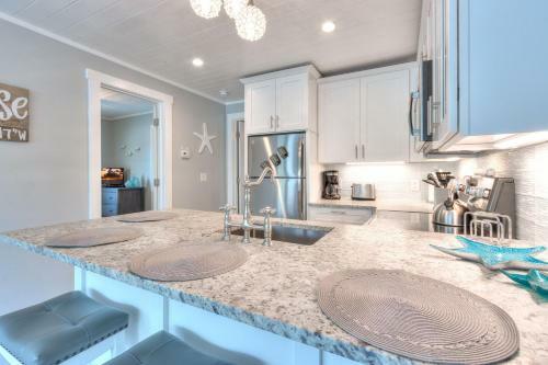 Island Vibes III - Weekly Vacation Rental Cottage
