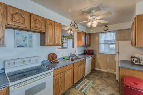 Gulf Sunset Oasis - Beach Front Apts