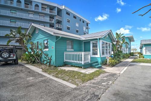 Sun-soaked Coastal Hideaway - Steps To Beach!