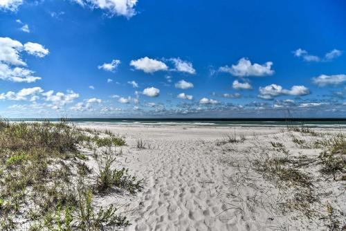 Sun-soaked Coastal Hideaway - Steps To Beach!