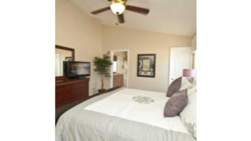 Solana - 4 Bedrooms House W/pool-4652so