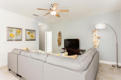 Beautiful Vacation Home With Private Pool And Garage St4328