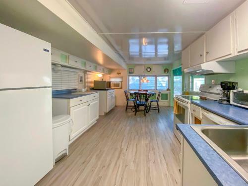 Cozy, Perfect Conch Cottage!