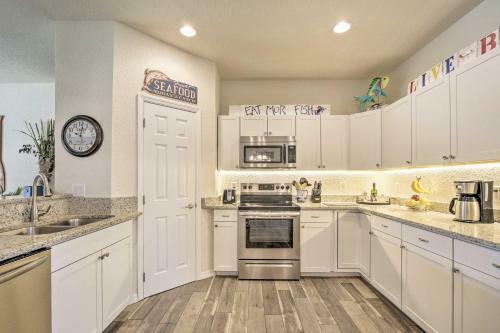 Spacious And Hip Crystal River Home With Dock And Kayaks!