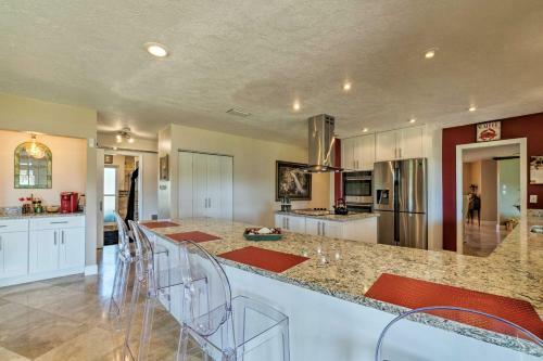 Updated Waterfront Crystal River Retreat With Dock!