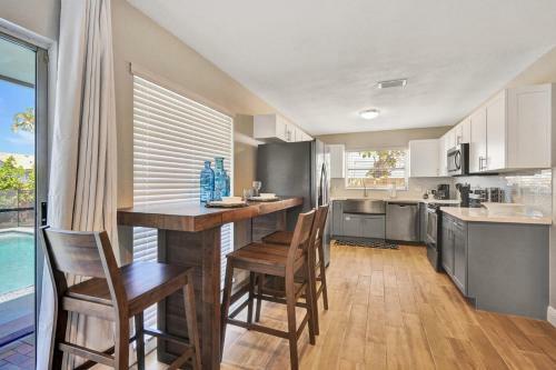 Private Pool Beautiful Updated 4br Home 2bth