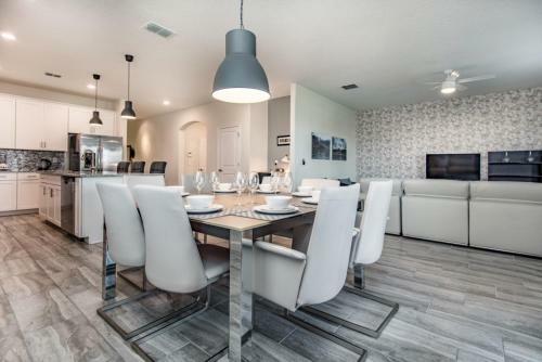 Six-bedroom Apartment 5476