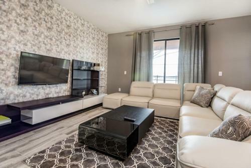Six-bedroom Apartment 5476