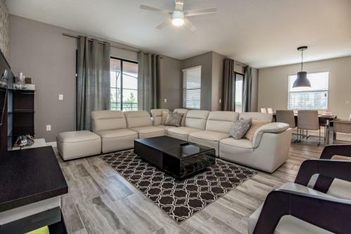 Six-bedroom Apartment 5476
