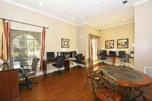 Beautiful 2 Bedroom 2 Bath Condo Close To Disney