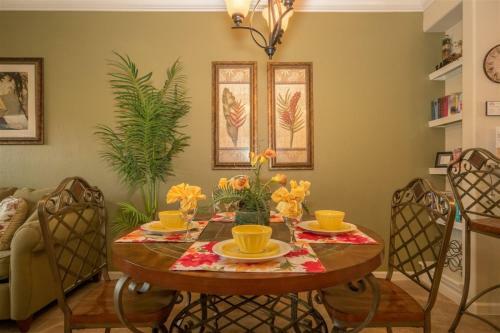 Beautiful 2 Bedroom 2 Bath Condo Close To Disney
