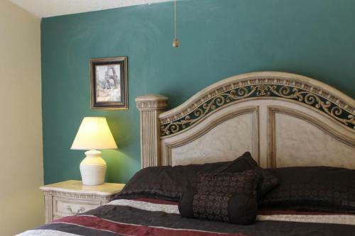 California Boulevard Villa 327