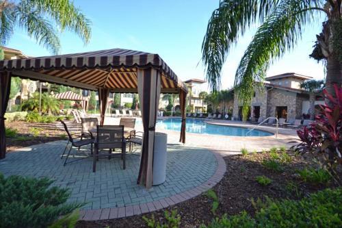Bella Piazza 272019