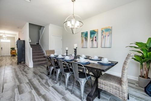 Eight-bedroom Villa 9040