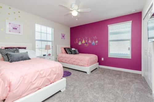 Nine-bedroom Villa 9036