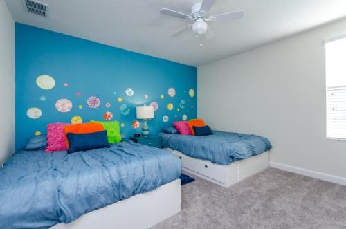 Nine-bedroom Villa 9036