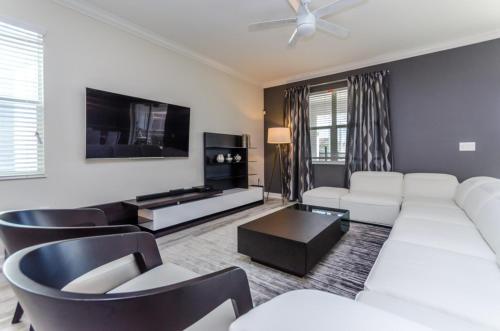Nine-bedroom Villa 9036