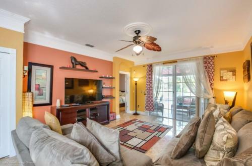 Beautiful Luau Pool Villa Next Disney World