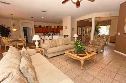 Beautiful Luau Pool Villa Next Disney World