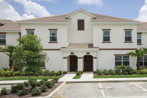 Modern 4 Bed 3 Bath Townhome In Championsgate Golf Resort