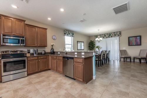 Villa On Rolling Fairway 8541e