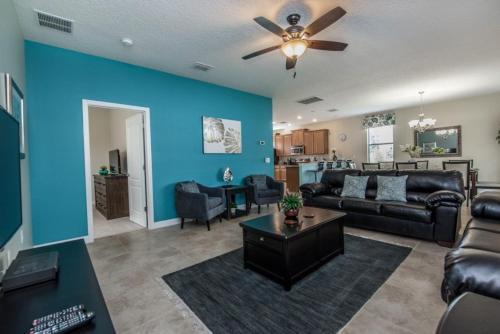 Villa On Rolling Fairway 8541e