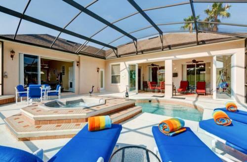 Beautiful Palace Large Pool Home With Golf Court View