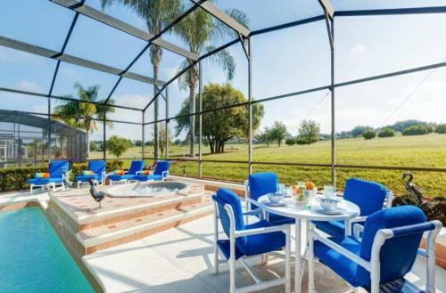Beautiful Palace Large Pool Home With Golf Court View