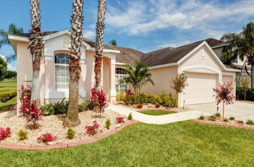 Beautiful Palace Large Pool Home With Golf Court View