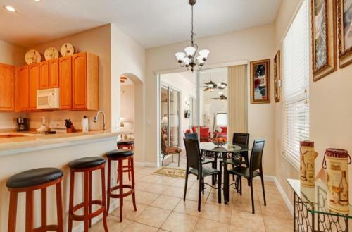 Beautiful Palace Large Pool Home With Golf Court View