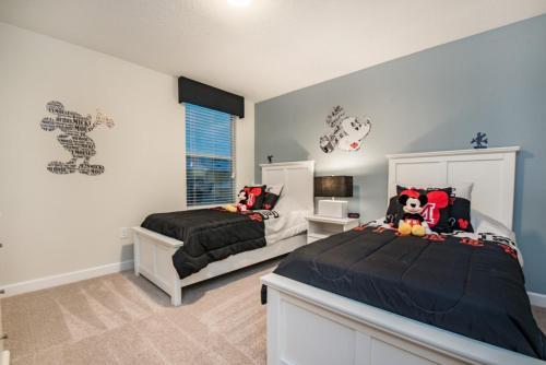 Nine-bedroom Villa 9000