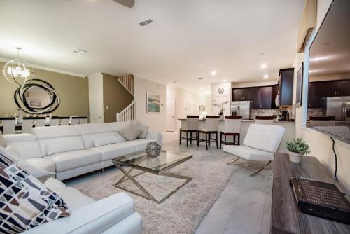 Nine-bedroom Villa 9000