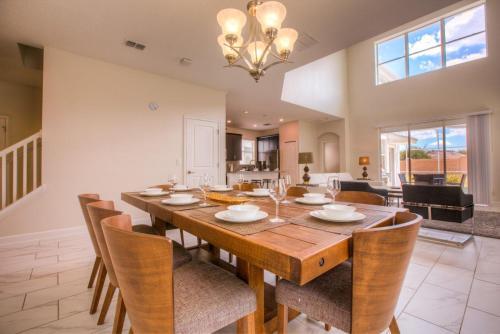 Villa 1612 Moon Valley Drive
