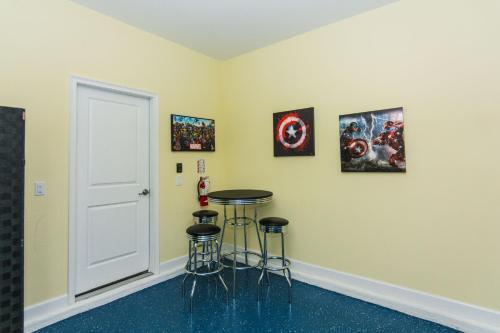 Modern Vacation Single Home With Themed Bedrooms Cg1593