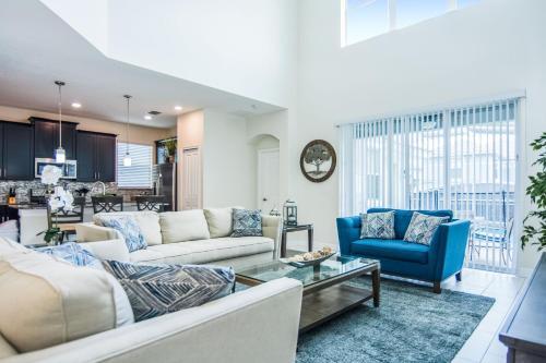 Modern Vacation Single Home With Themed Bedrooms Cg1593