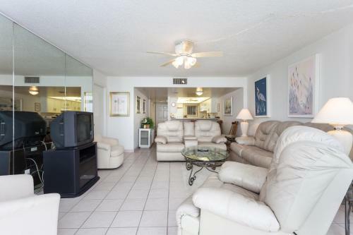 Apartamento Blue Surf 404, 2 Bedrooms, Sleeps 6, Beach Front