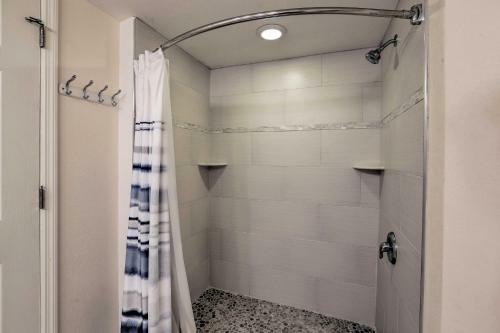 Apartamento Breezy Daytona Beach Studio With Pool -steps To Beach