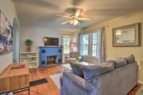 Cozy Coastal Escape With Yard, 1 Block To Beach
