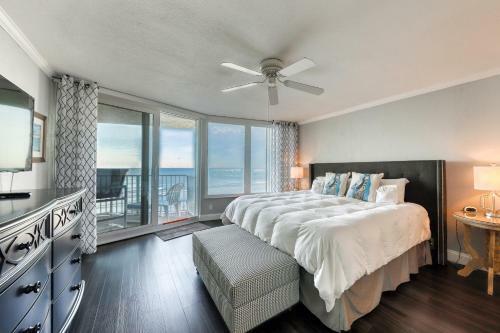 Shores Club - 305