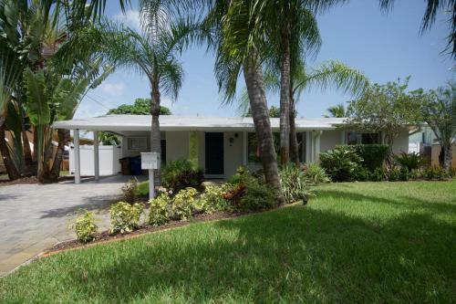 Villa Heated Pool Bungalow Mins From The Beach In Deerfield Beach
