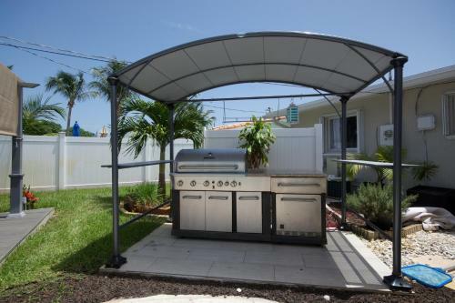 Villa Heated Pool Bungalow Mins From The Beach In Deerfield Beach