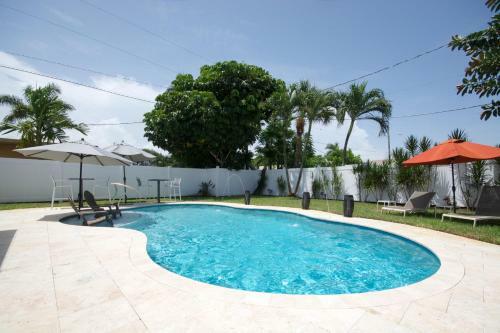 Villa Heated Pool Bungalow Mins From The Beach In Deerfield Beach