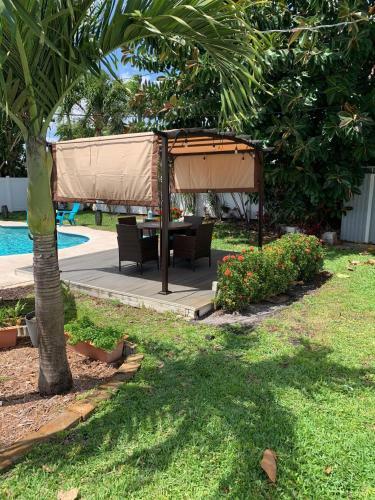 Villa Heated Pool Bungalow Mins From The Beach In Deerfield Beach