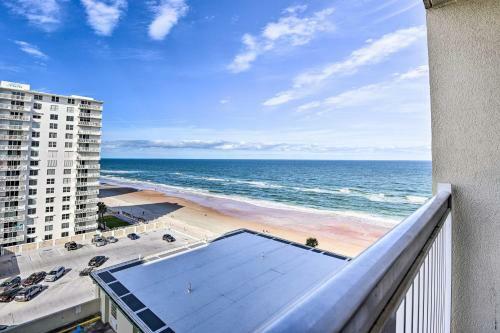 Apartamento 10th-floor Studio On Beach, Walk To Dining!
