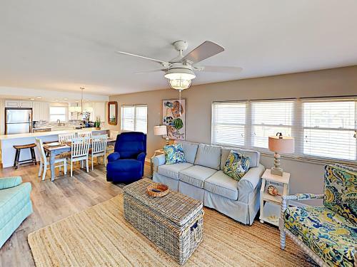 Apartamento New Listing! Oceanfront Condo - Walk To Beach Condo