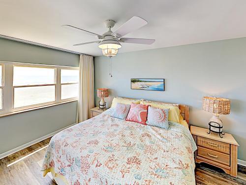 Apartamento New Listing! Oceanfront Condo - Walk To Beach Condo