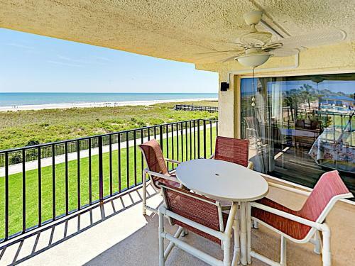 Apartamento New Listing! Oceanfront Condo - Walk To Beach Condo