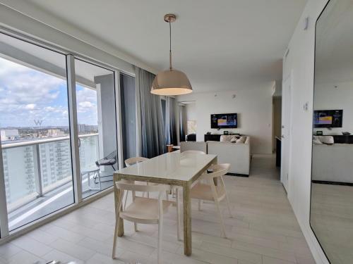 Modern Luxury Beach Hotel Large 2 Bedroom With Views 1809